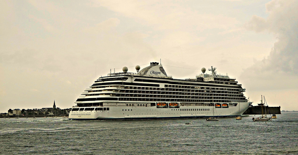 LE SEVEN SEAS