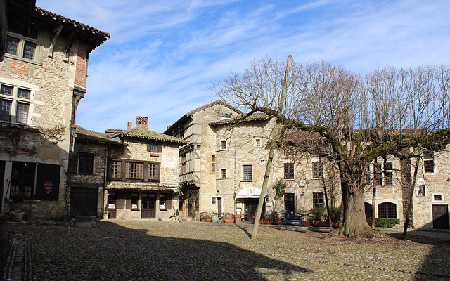 Pérouges (01) 11 février 2014.