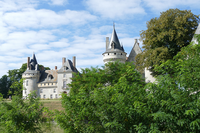 Le château de Sully-sur-Loire, côté jardins.