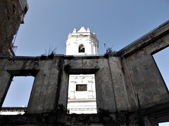 Église et ruines