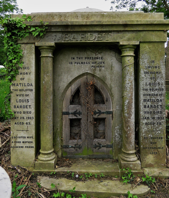 st pancras and islington cemetery, east finchley , london