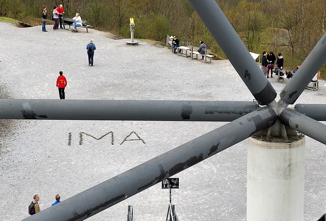 IMA- Schriftzug aus Steinen gelegt