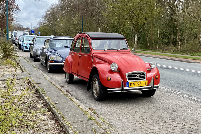 1973 Citroën DS 23 Injection Pallas & 1984 Citroën 2CV6