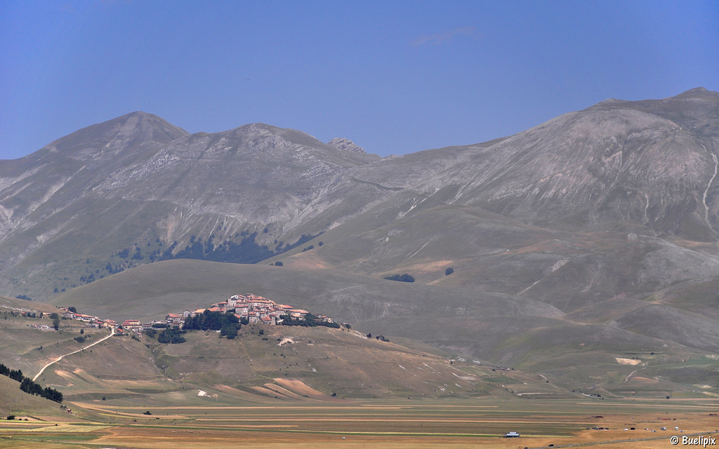 Piano Grande - Blick nach Castelluccio (© Buelipix)