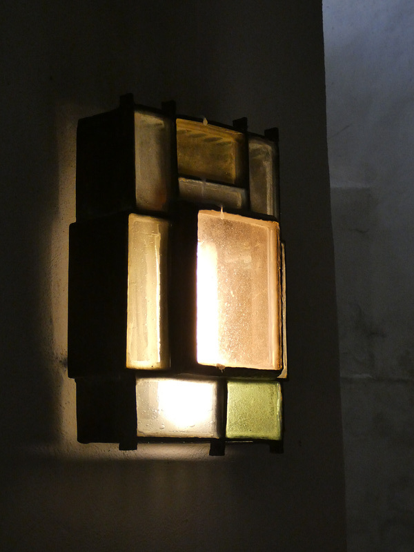 Wandleuchte in der Krypta des Heiligen Wolfgang