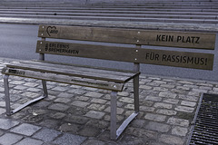 HBM ... with this bench at Bremerhaven (© Buelipix)