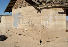 Lucerne Valley abandoned farm adobe? (0212)