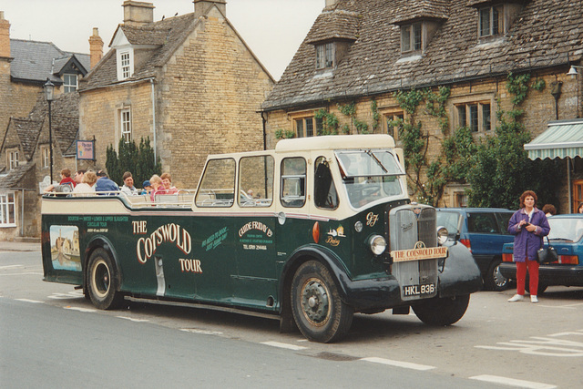 Guide Friday HKL 836 in Bourton-on-the-Water – 3 Jun 1993 (194-13A) Guide Friday HKL 836 in Bourton-on-the-Water – 3 Jun 1993 (194-13A)