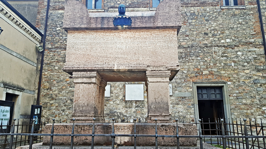 Petrarca Grabmal