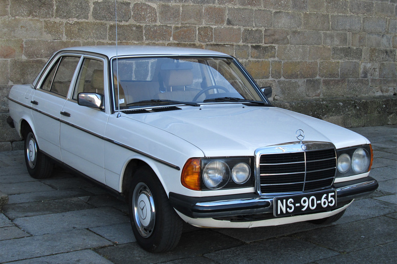 Merceds-Benz 200D (1979).