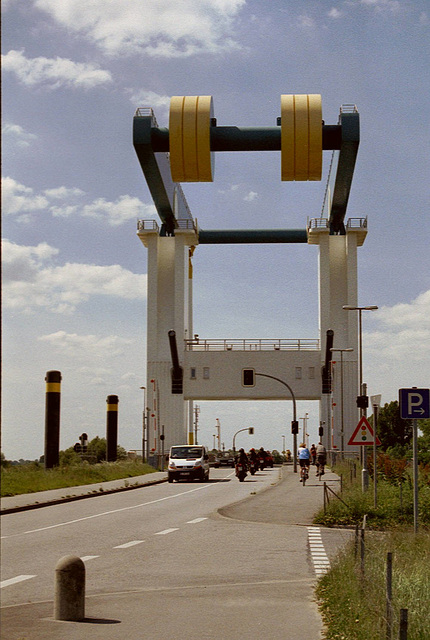 Waagebalkenbrücke bei der Sietas-Werft