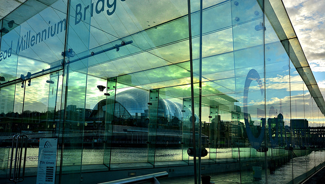 Glass. Green/Blue. Tyne