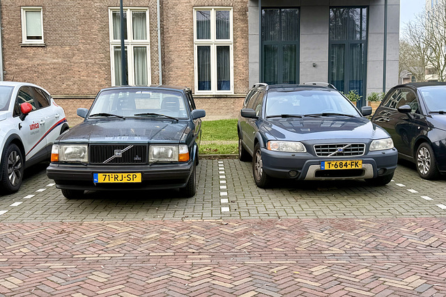 1991 Volvo 240 Polar & 2004 Volvo XC70