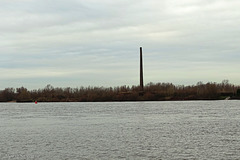 Voormalige steenfabriek aan de overkant van de Waal
