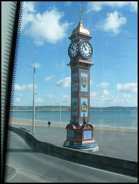 bus departing Weymouth