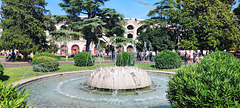 fontaine et les arènes de Vérone