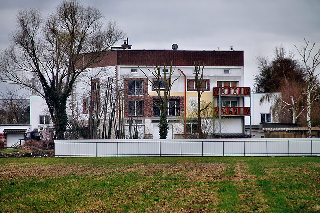 Blick auf das Gebäude vom ehem. Schacht Heide der Zeche Alter Hellweg (Unna-Königsborn) / 16.03.2024