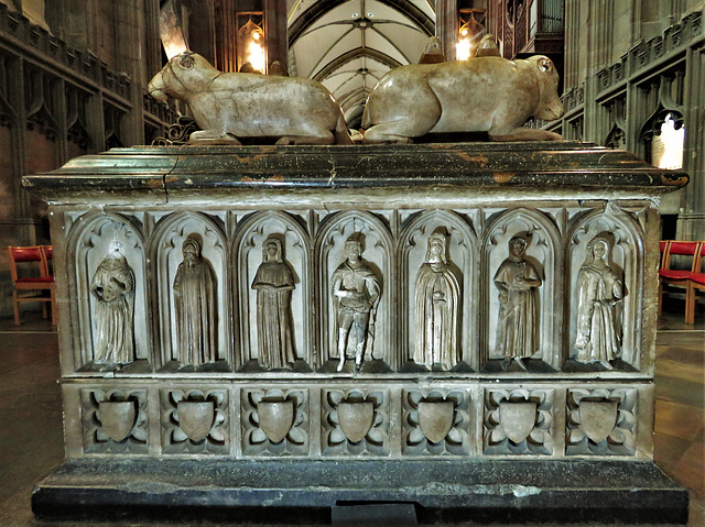 st mary's church, warwick (152)c14 tomb of thomas beauchamp and wife katherine mortimer +1369