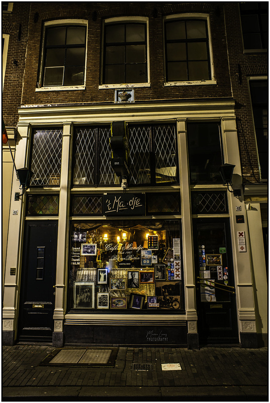 Café 't Mandje aan de Zeedijk