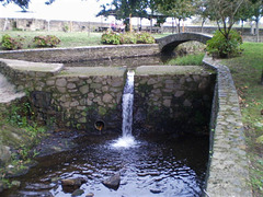 Narrow weir on River Gonde.