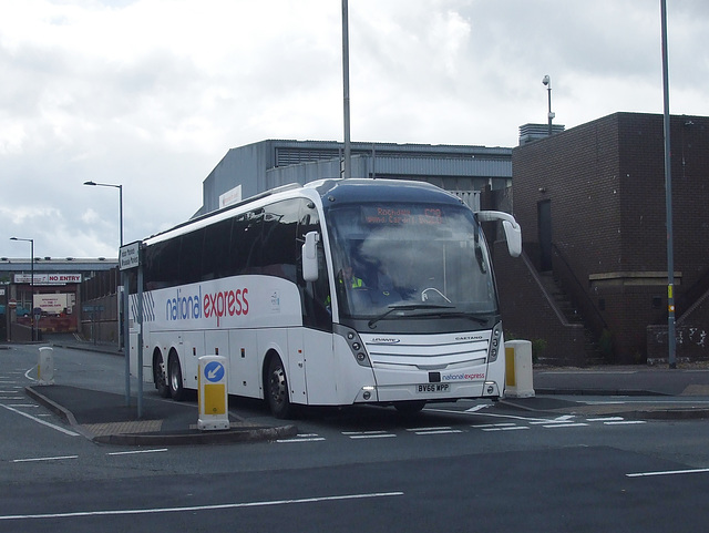 DSCF9407 Edwards Coaches (National Express contractor) BV66 WPP in Birmingham - 19 Aug 2017