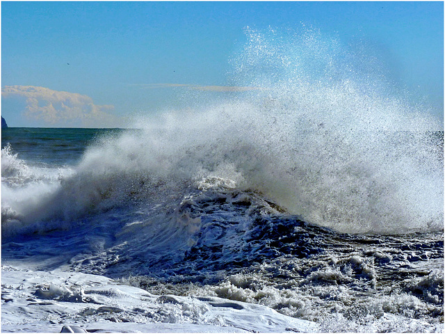 Onda col buco -Explosive wave