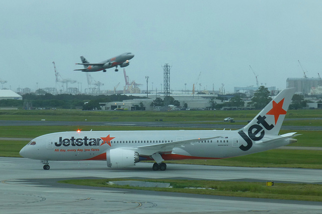 VH-VKI at Brisbane (1) - 19 February 2015