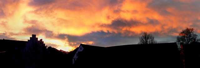 Sunset on a  day with Föhn wind... ©UdoSm