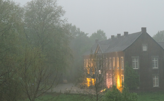 Heavy Thunderstorm at  18 hour a lot of rain