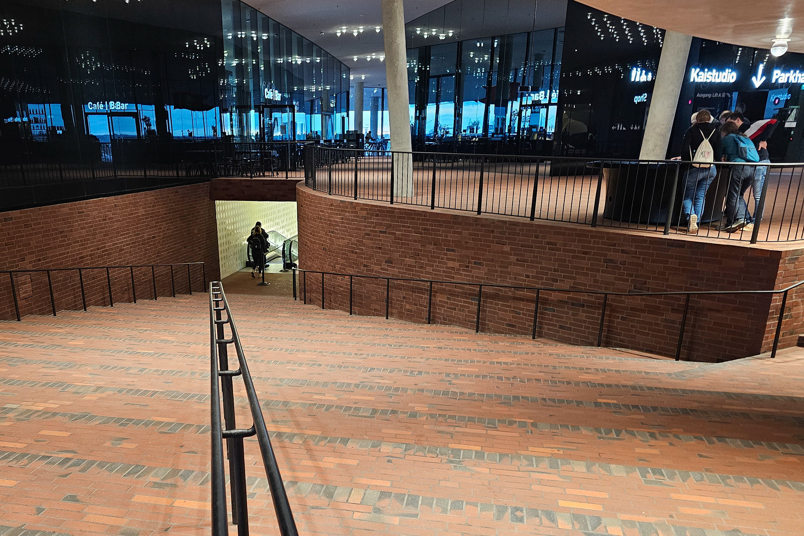 Hamburgtreffen 2024 - Besuch der Elbphilharmonie am 28.04.2024