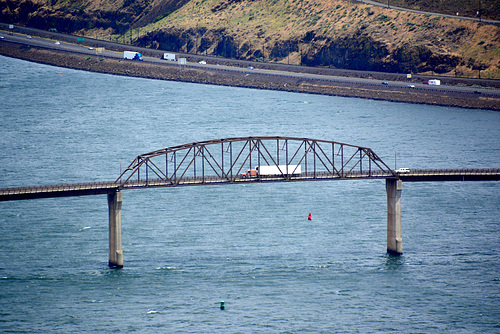 USA 2016 – Columbia River Gorge – Truck passing over Sam Hill Memorial Bridge