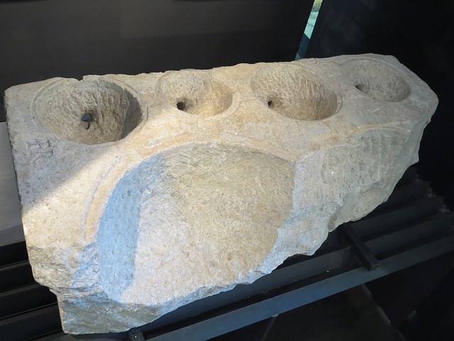 Musée archéologique de Zadar : table à mesure.