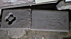 st mary's church, warwick (165)late c13 cross slab with female face carved into the quatrefoil at the top