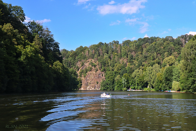 Auf dem Stausee der Talsperre Kriebstein