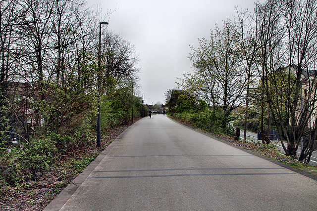 Radweg RS1 auf der Trasse der ehem. Bahnstrecke Meerbusch-Osterath–Dortmund Süd (Mülheim an der Ruhr) / 30.03.2024