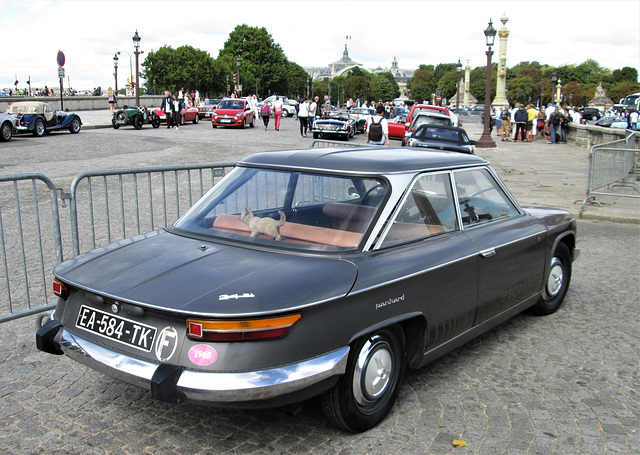 Panhard avec chat en plastique!