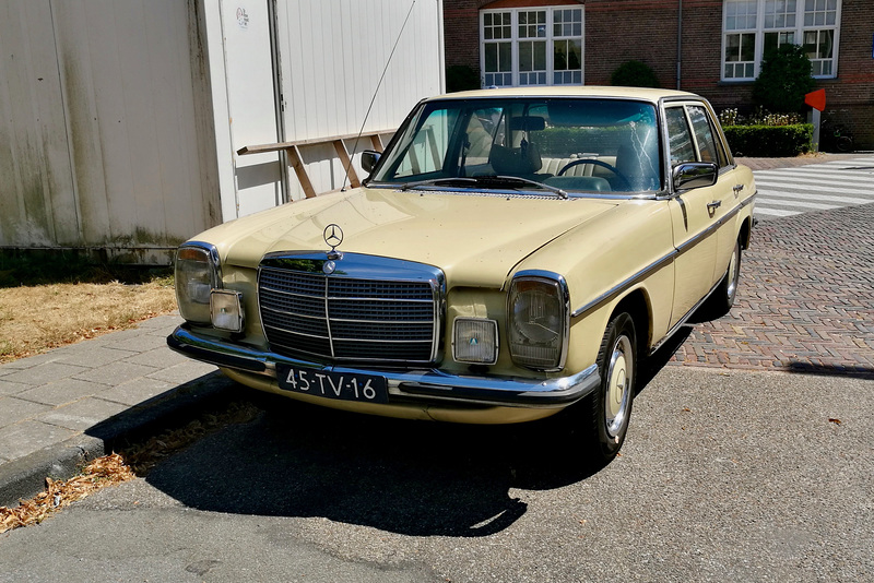 1975 Mercedes-Benz 240D 3.0