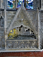winchelsea church sussex , c14 tomb canopy with c13 tomb effigy