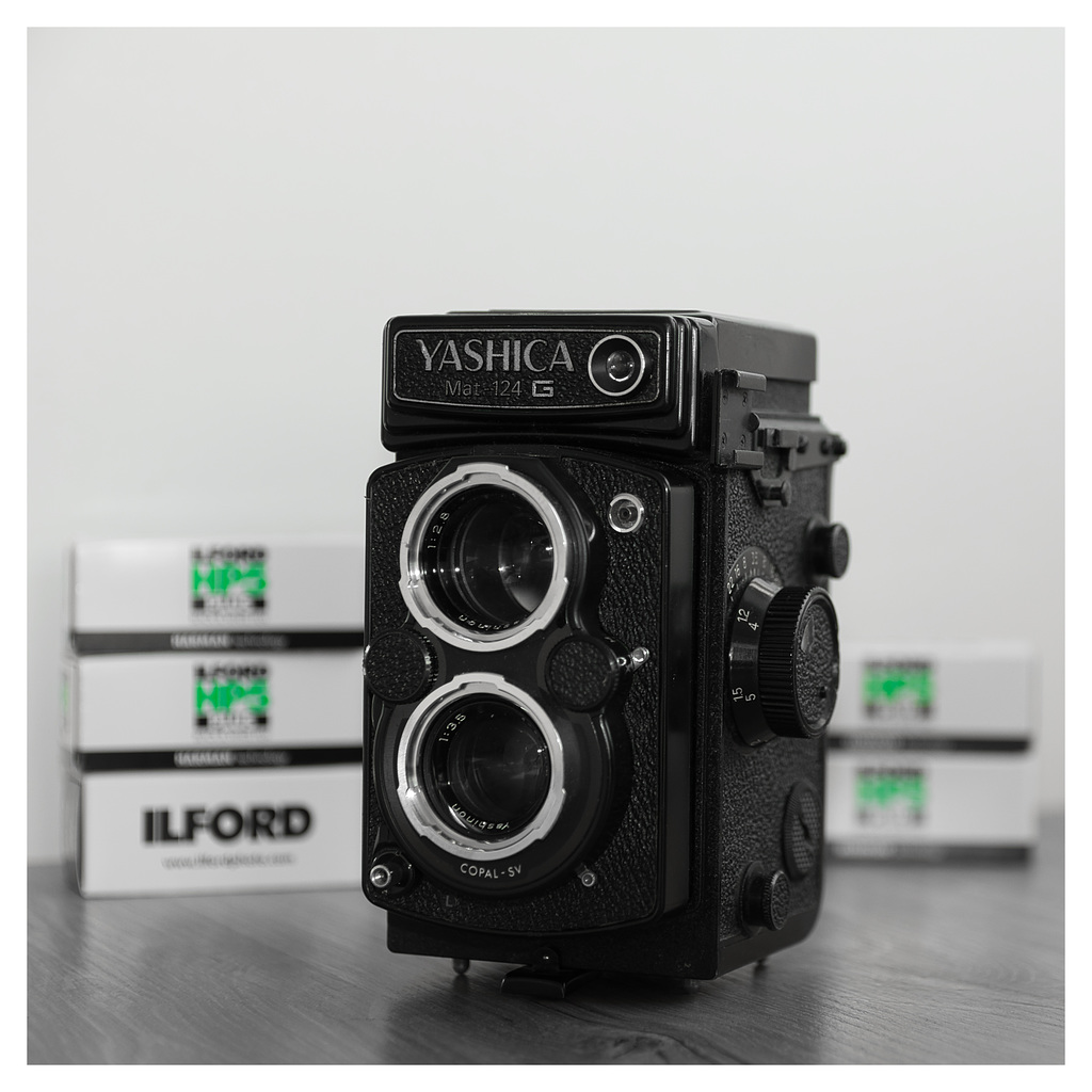 Yashica MAT 124G