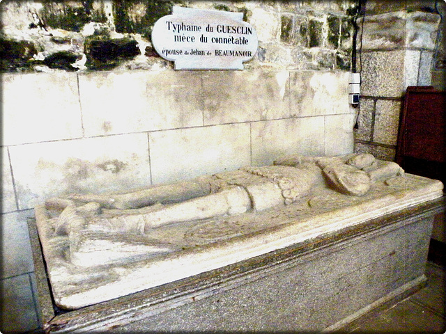 Gisant dans l’église  abbatiale de Léhon (22)