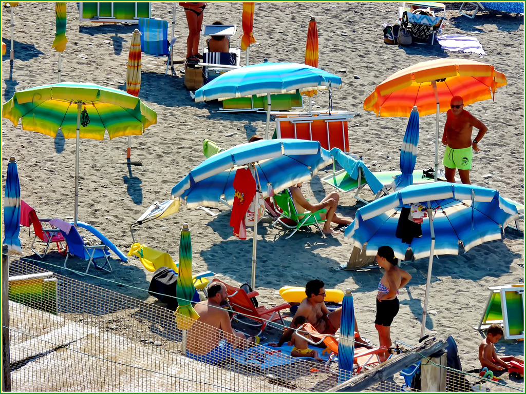 Genova : Ombrelloni colorati e sfumati