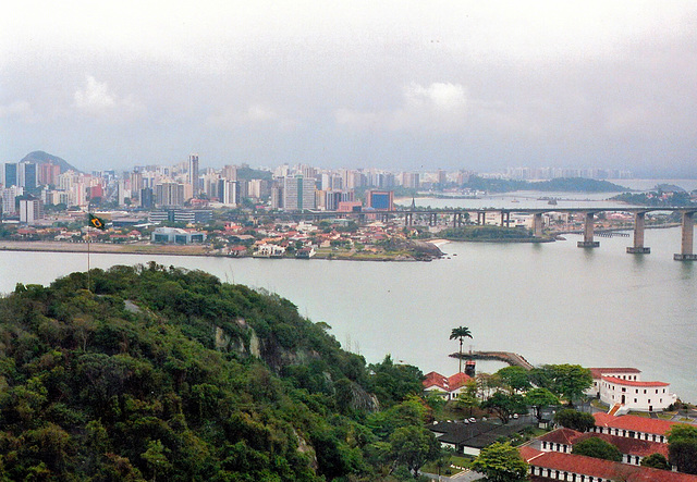 Vista de Vitória de Espiritu Santo des del Convento de Nossa Senhora da Penha de Vila Velha