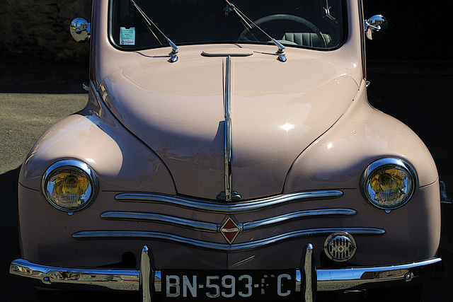 La Renault " 4 pattes " RNUR , produite à partir de 1947