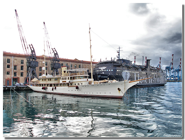 Genova harbor - Make a choice