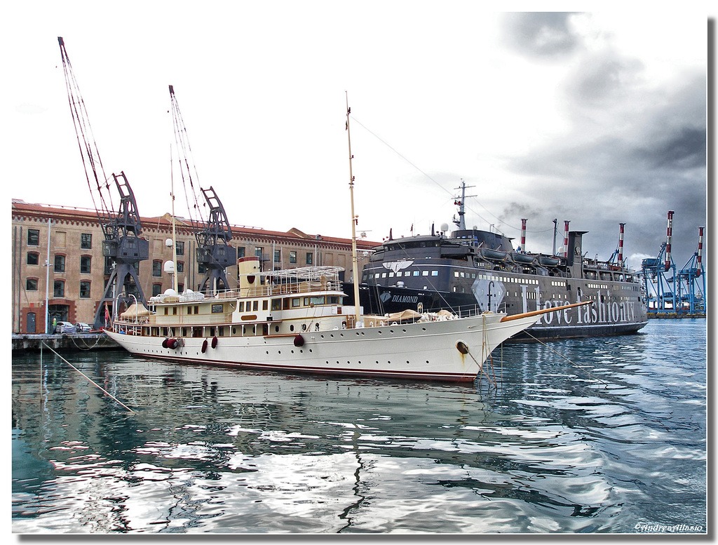 Genova harbor - Make a choice