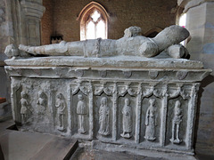 clifton reynes church, bucks (53)late c14 tomb c.1385 with weepers and effigies, perhaps thomas reynes III