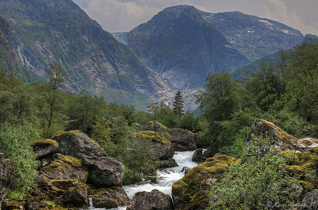 Bondhuselva and Bondhusbreen glacier.