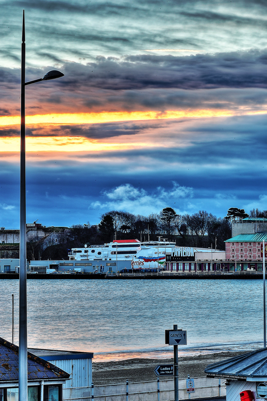 Weymouth dawn, Christmas Eve