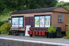 Hampton Loade Station and a bench