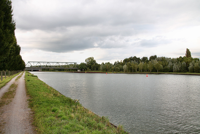 Der Dortmund-Ems-Kanal mit dem ehem. Hafen Achenbach (Dortmund) / 10.09.2017